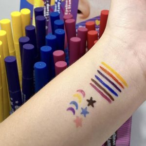 خط چشم رنگی ماژیکی دو طرفه استامپی طرح دار کیس بیوتی kiss beauty eyeliner IMG 8368 1 300x300 - خط چشم رنگی ماژیکی دو طرفه استامپی طرح دار کیس بیوتی kiss beauty eyeliner