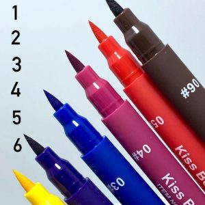 خط چشم رنگی ماژیکی دو طرفه استامپی طرح دار کیس بیوتی kiss beauty eyeliner IMG 8369 1 300x300 - خط چشم رنگی ماژیکی دو طرفه استامپی طرح دار کیس بیوتی kiss beauty eyeliner