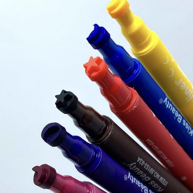 IMG_8370 (1) خط چشم رنگی ماژیکی دو طرفه استامپی طرح دار کیس بیوتی kiss beauty eyeliner - Image 6