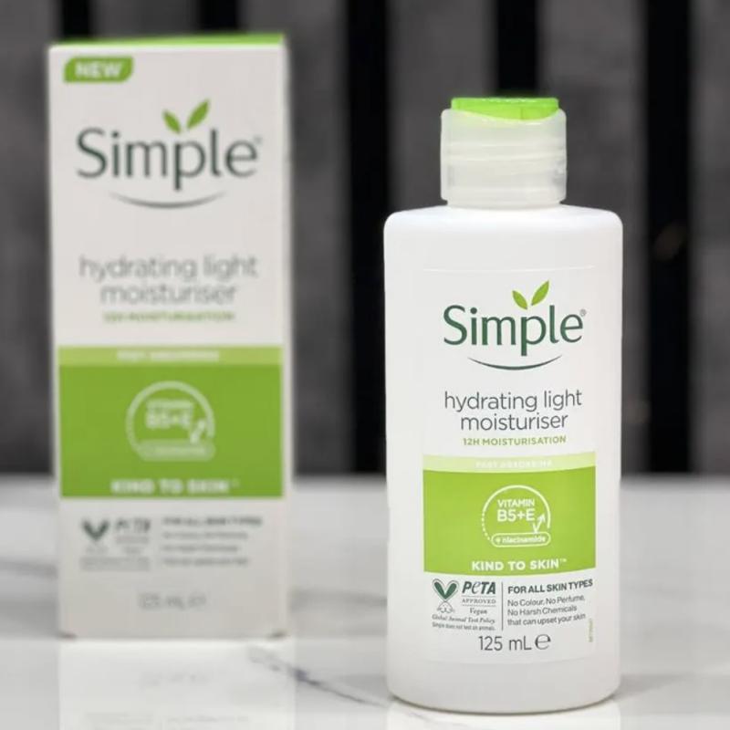IMG_5916 کرم آبرسان و مرطوبکننده سیمپل Simple Hydrating Light Moisturiser - Image 2